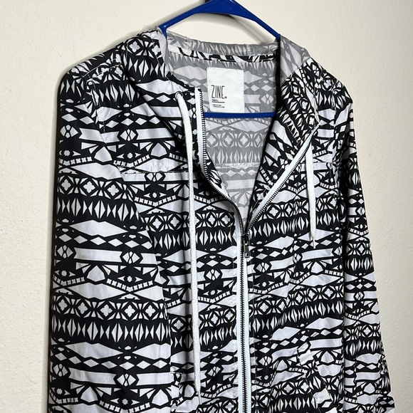 Woman’s Zine Windbreaker - Picture 4 of 4
